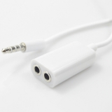 Разветвитель для наушников с 4-х контактного разъема audio jack 3.5мм на два разъема jack 3.5mm белый