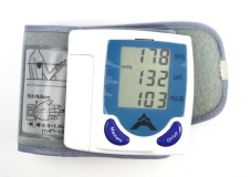 Тонометр на запястье для измерения давления 0-299mmHg и пульса 40-200уд./мин память 60 значений